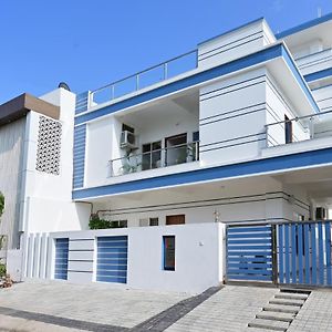 The Autumn Leaves Bhopal Bed & Breakfast Exterior photo