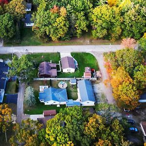 Lovely Au Gres Cottage With Hot Tub Walk To Beach! Exterior photo