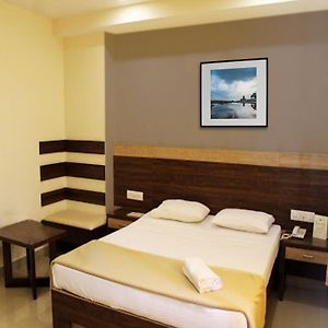 G R B Hotels Aishwarya Grand Pondicherry Exterior photo