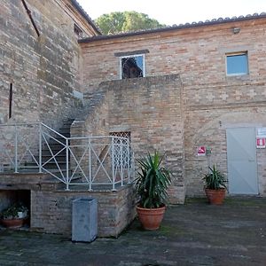 Camere In Agriturismo Vecchio Granaio Treia Exterior photo