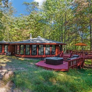 Modern Wooded Oasis W Hot Tub, Wifi, Grill, & Dome Villa Hedgesville Exterior photo