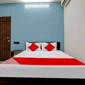 Oyo Flagship 81234 Hotel Velvet Rooms Surat Exterior photo