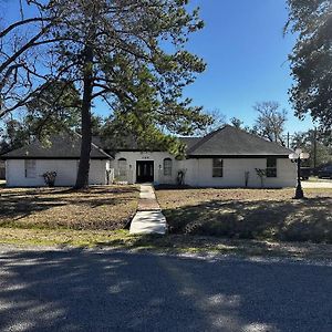 Spacious 5 Bedroom Home In Bridge City Exterior photo