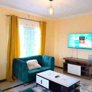 Roma Stays- Modern And Stylish Two-Bedroom Apartment In Busia Exterior photo