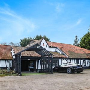 Tudor Oaks Lodge Stevenage North Astwick Exterior photo