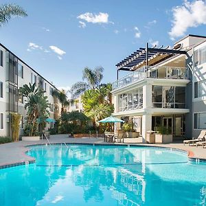 Modern And Stylish Studio At 1200 Riverside In Burbank Apartment Exterior photo