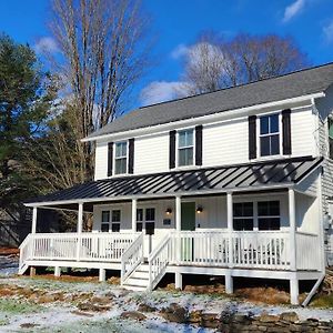 Pocono Farmhouse - Fully Renovated 1881 Home Saylorsburg Exterior photo