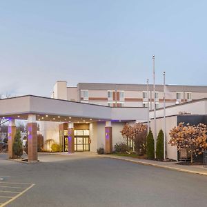 Best Western Plus New Englander Hotel Woburn Exterior photo