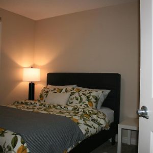 Entire Home Ac 4Beds Sleeps 8 Double Garage Near Wem Free Wifi & Netflix Edmonton Exterior photo