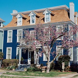 Meadows Inn New Bern Exterior photo