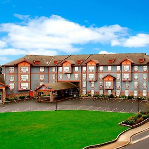 Four Points By Sheraton Victoria Gateway Hotel Exterior photo