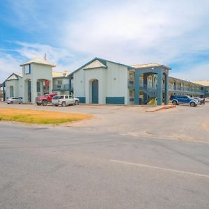 Oyo Hotel Midland Exterior photo