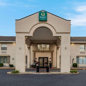 Quality Inn Airport Woodson Terrace Exterior photo