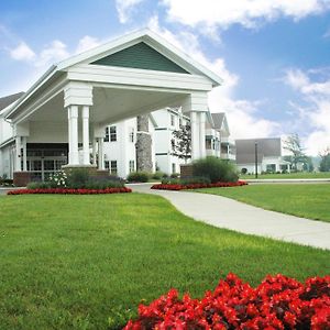 Essenhaus Inn & Conf. Center Middlebury Exterior photo