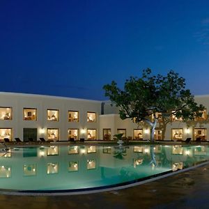 The Lalit Traveller Khajuraho Hotel Exterior photo