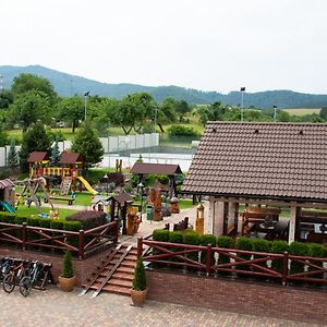 Penzion Pod Strazovom Hotel Pruzina Exterior photo