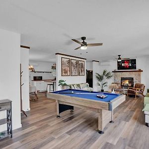 Pool Table - Game Room - Spacious Home In Poconos Pocono Summit Exterior photo