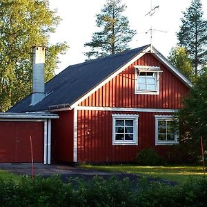 Geraeumiges Ferienhaus Mit Aussensauna, In Der Naehe Vom Storforsen, Schwedens Groessten Stromschnellen Villa Vidsel Exterior photo