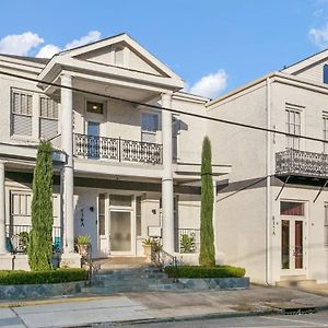 Stylish 2-Bedroom Apartment In Garden District New Orleans Exterior photo