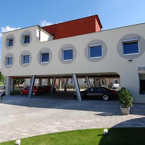 Penzion Royal Hotel Trencin Exterior photo