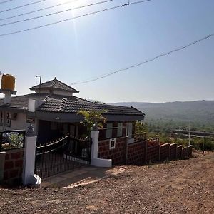 Cozy Holiday Villa At Amboli Hill Station Exterior photo