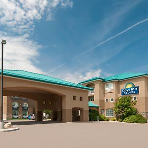 Days Inn & Suites By Wyndham Brandon Exterior photo