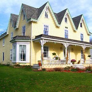 Stamford Gables Bed And Breakfast Exterior photo