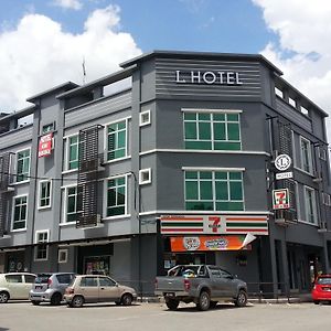 L Hotel Simpang Renggam Exterior photo