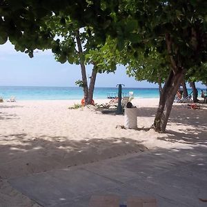 Studio Apt On 7 Mile Beach At Negril Beach Club Apartment Exterior photo