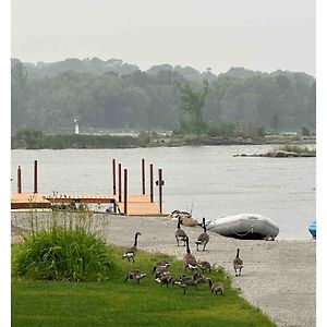 Duck Bay Waterfront Retreat Villa Waubaushene Exterior photo