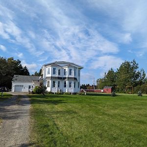 The Parrsboro Mansion Inn Exterior photo