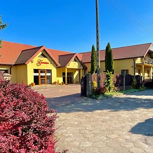 Zajazd Gosciniec Hotel Nowosiolki-Kolonia Exterior photo