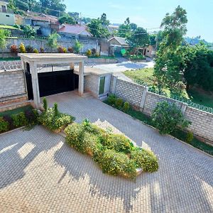 Pb & J Christian Guest House Entebbe Exterior photo