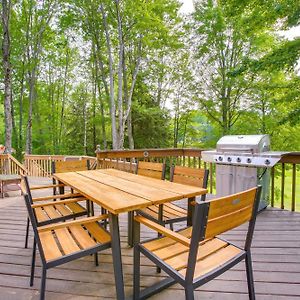 Family-Friendly Cadillac Home With Golf Course Views Exterior photo