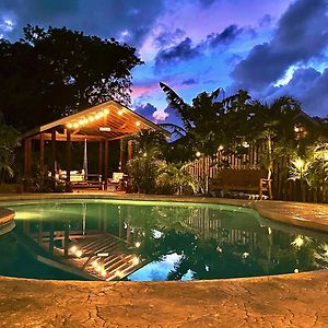 Seaside Family Oasis, King Bed, Private Pool, With Car Apartment Nassau Exterior photo