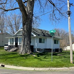 Albert Lea Revival Villa Exterior photo