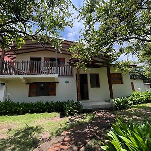 Casa De Playa Los Moncada Villa Leon Exterior photo