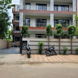 Raj Residency Stay Gurgaon Exterior photo