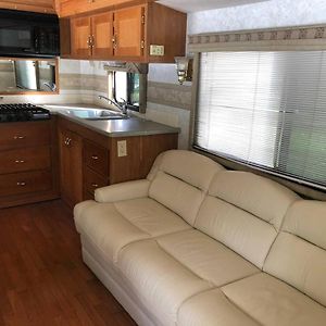 1-Bedroom Rv With Hookups, Nyc Bus 2 Blocks Away Linden Exterior photo