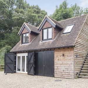 Cosy, Private, Cabin Suit Couples Looking For A Retreat And Business Traveller, Near Frieth Apartment High Wycombe Exterior photo