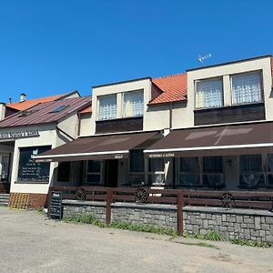 Restaurace A Penzion U Jezirka Hotel Hrimezdice Exterior photo