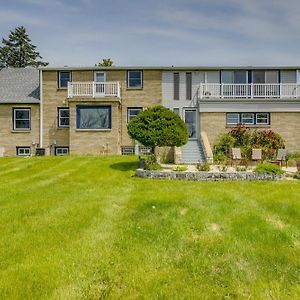 Pet-Friendly New Berlin Retreat With Patio And Yard! Apartment Exterior photo