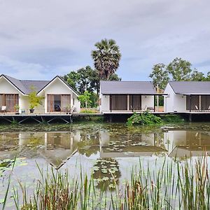 The Duck Cafe And Resort Trat Exterior photo