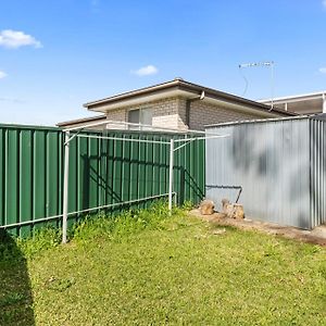 Single Room - Quaint Spot - Centrally Located - Shared Bathroom Blacktown Exterior photo