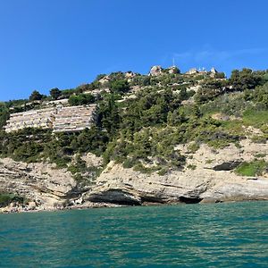 Cliffside Apartment With Stunning Riviera Views Ventimiglia Exterior photo