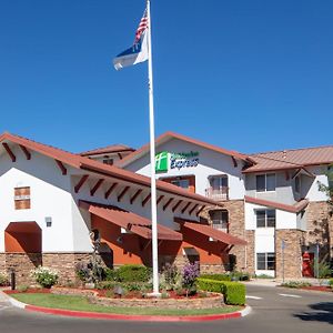 Holiday Inn Express Turlock By Ihg Exterior photo