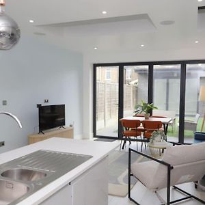 Stylish London Flat With Garden, Close To City Hotel Exterior photo