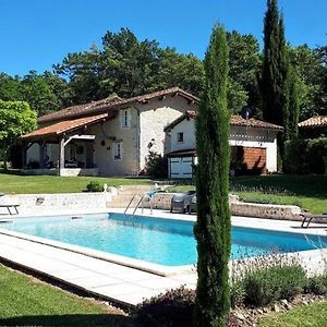 Holiday Home With Pool In Verteillac Exterior photo