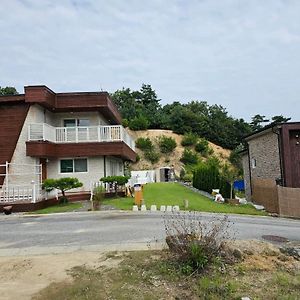 Hyojae'S Minmak Apartment Chungju Exterior photo