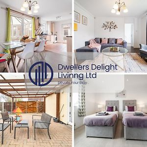 Dwellers Delight Living: Chigwell Family Home with Free Wi-Fi & Parking London Exterior photo